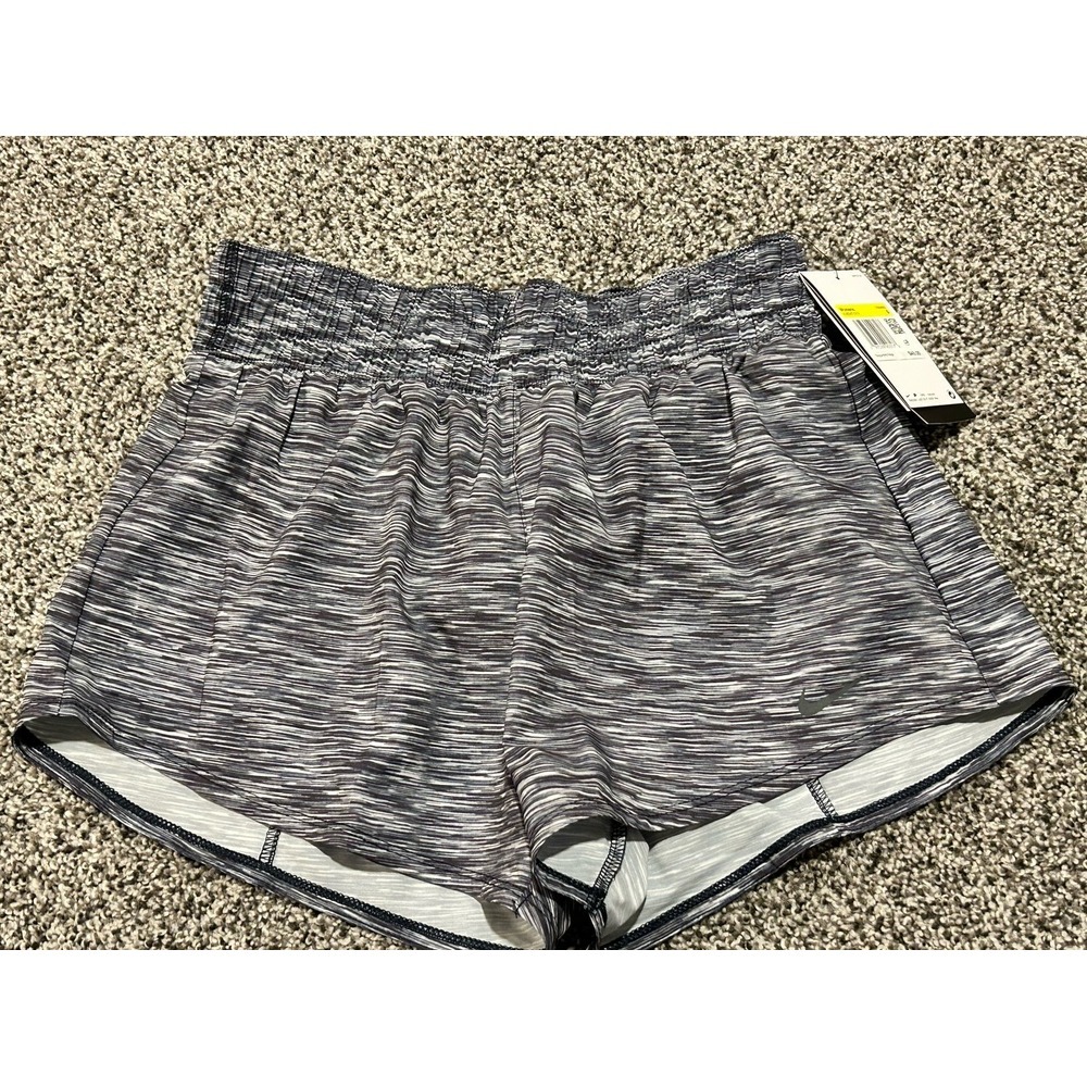 F1 NWT NEW Nike women's training shorts size‎ small lined